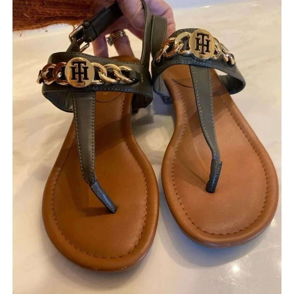 Tommy Hilfiger Dark‎ Brown Thong Sandals Gold Chain Logo Size 8M EUC